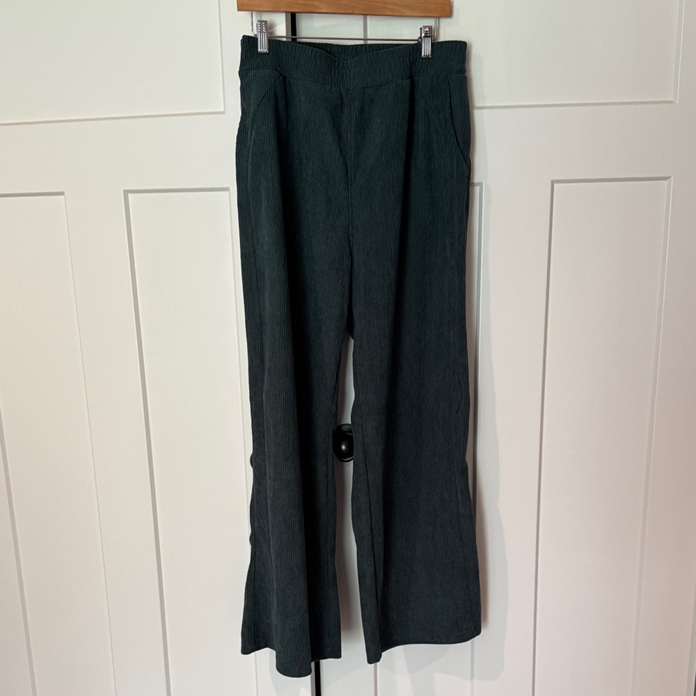 Halara Forest Green Corduroy Wide-Leg Pants in Size XL